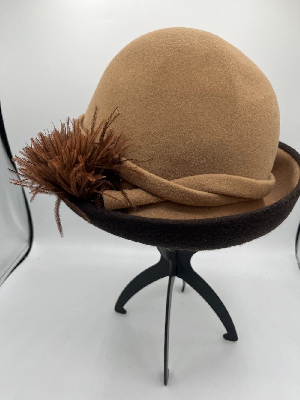 WOMENS FLAPPER STLE HAT 100% WOOL  USA